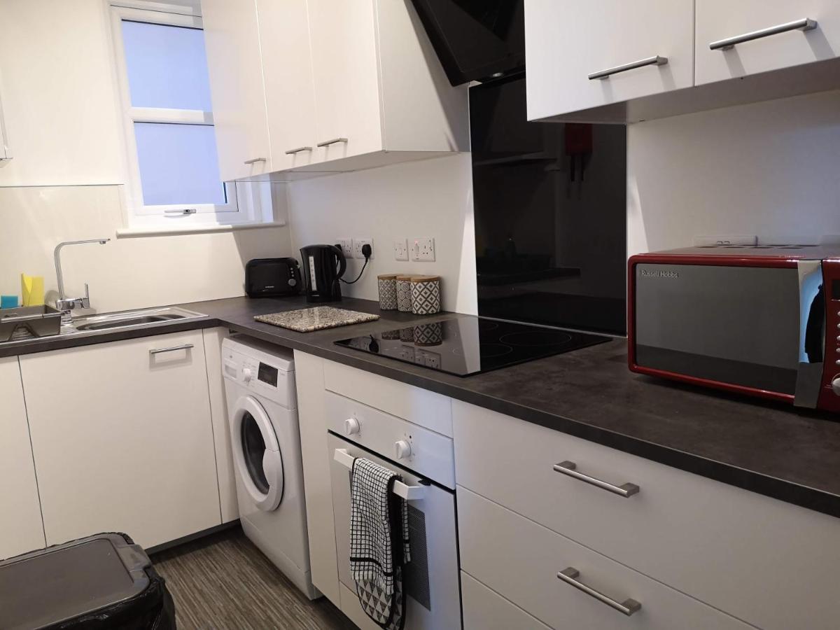 Bouverie Escape: Kent Serviced Apartment with Wi-Fi Folkestone Exterior photo